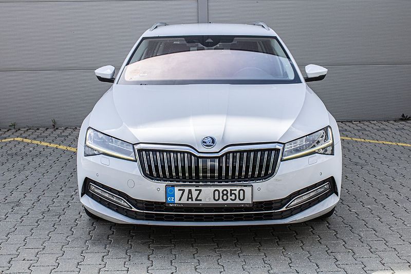 Škoda Superb - fotka 2 z 35