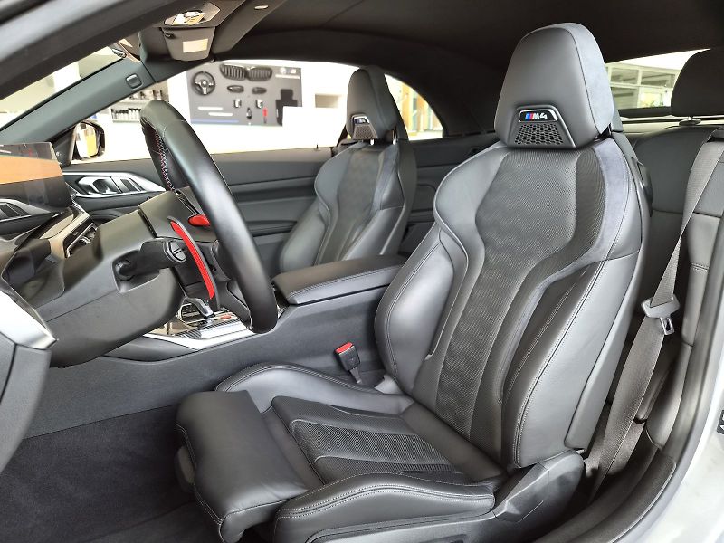BMW M4 Competiton M xDrive - fotka 15 z 32
