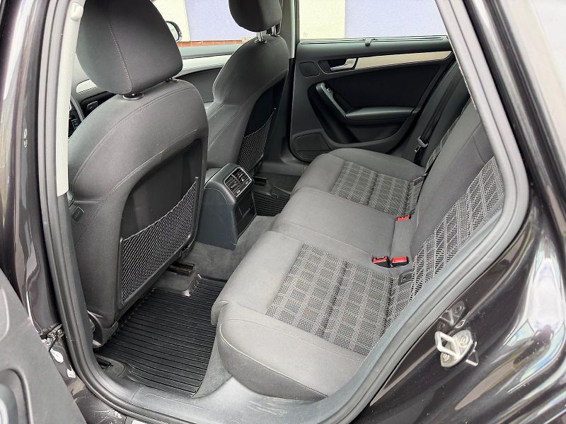 Audi A4 2,0 TDi Quattro /1.maj./ ČR /  - fotka 14 z 30