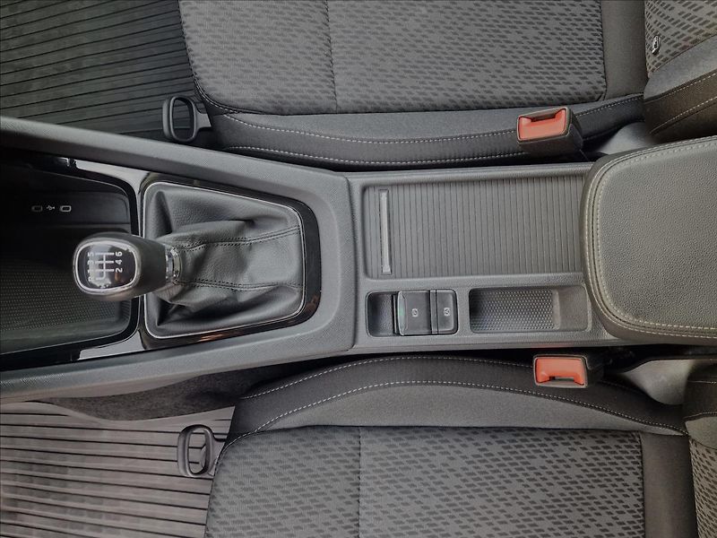 Škoda Octavia 2.0 TDI Style Combi,ČR,1.Maj. - fotka 34 z 49