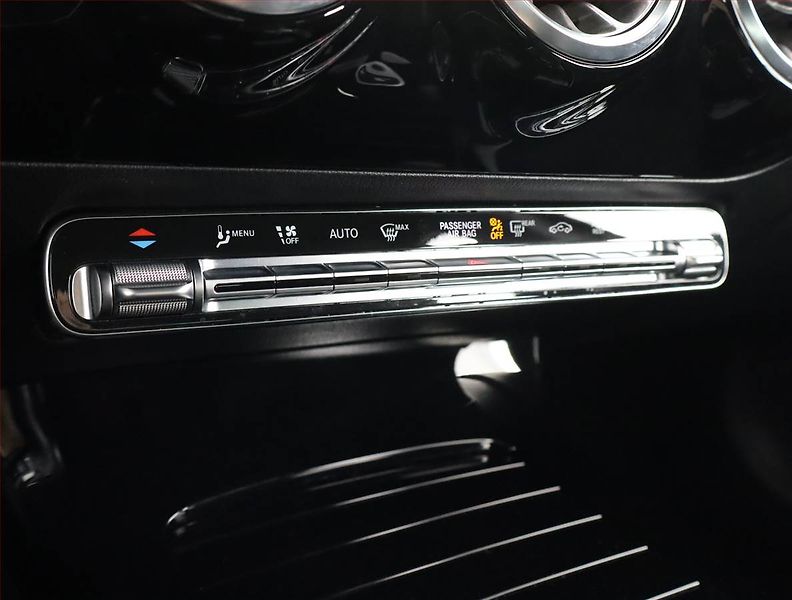 Mercedes-Benz Třídy A (2023) A 180 - fotka 15 z 20