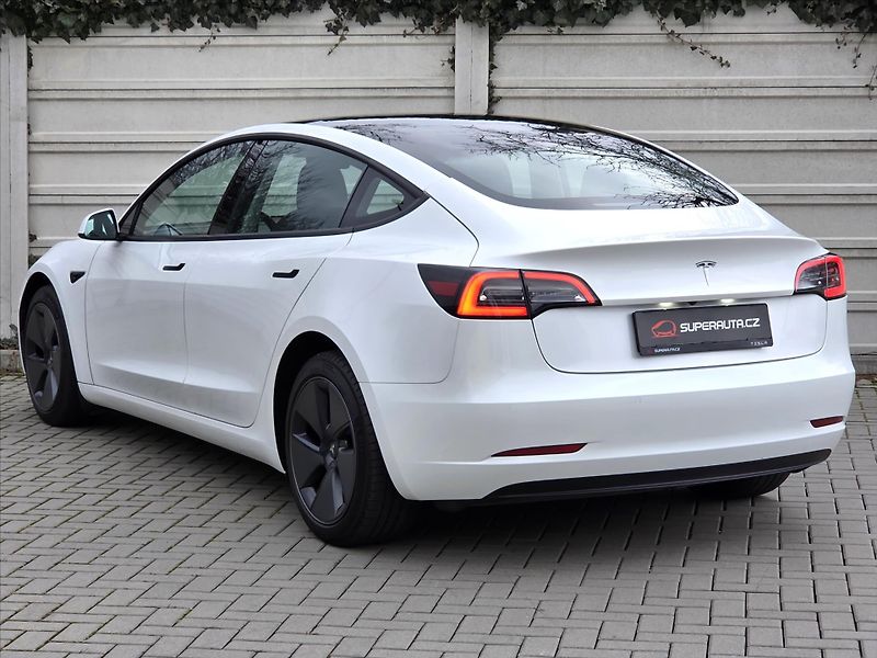Tesla Model 3 0,0 Long Range RWD SOH 96% 1.m - fotka 5 z 17