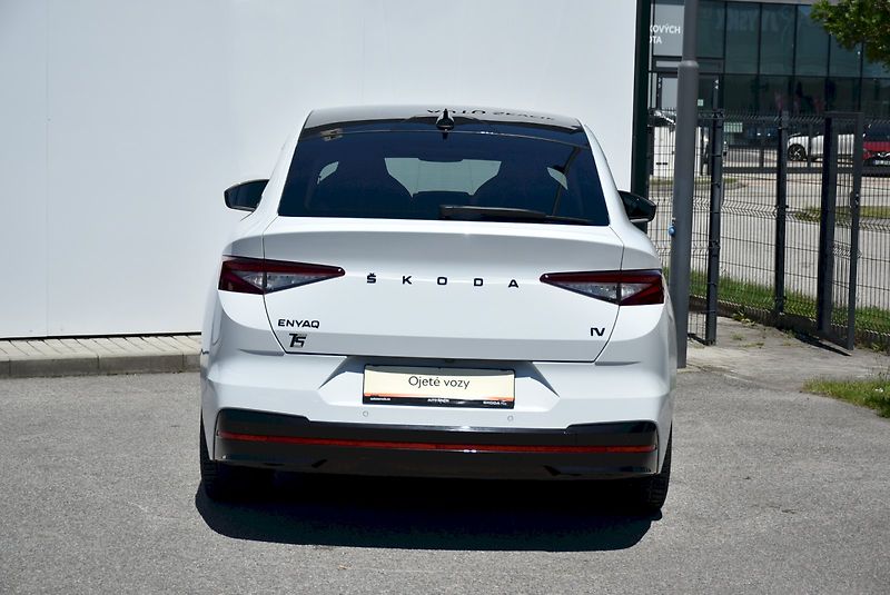 Škoda Enyaq (2023) 80 RS 220kW 4x4 - fotka 8 z 35