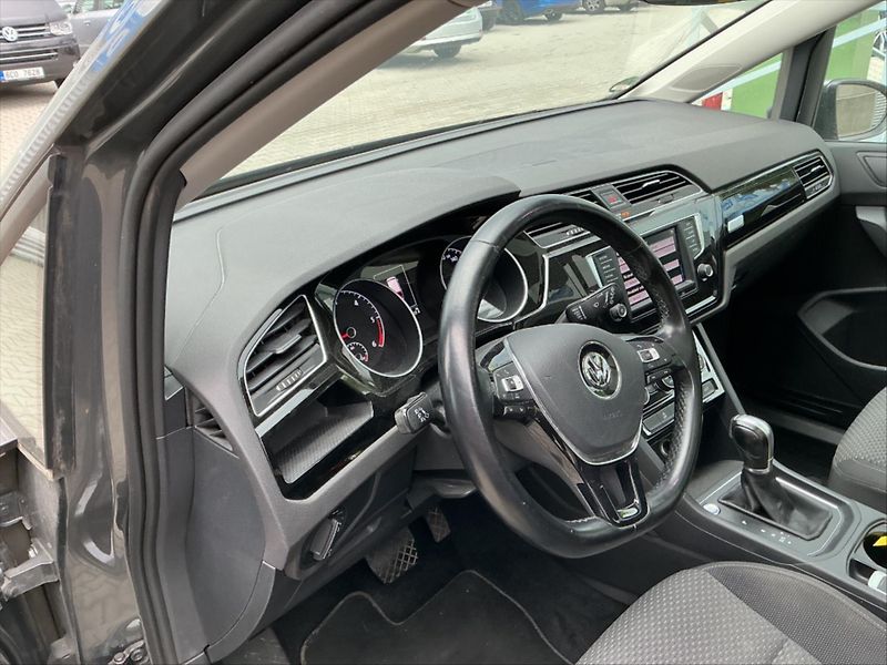 Volkswagen Touran 1,6 TDI DSG Panorama LED 1.Maj - fotka 8 z 12
