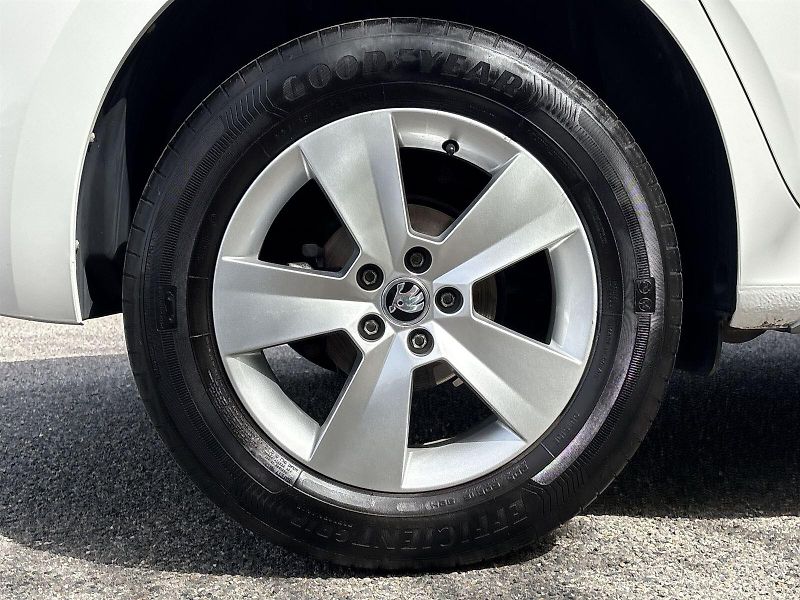 Škoda Kamiq (2021) 1.0 TSI DSG Style - fotka 28 z 31