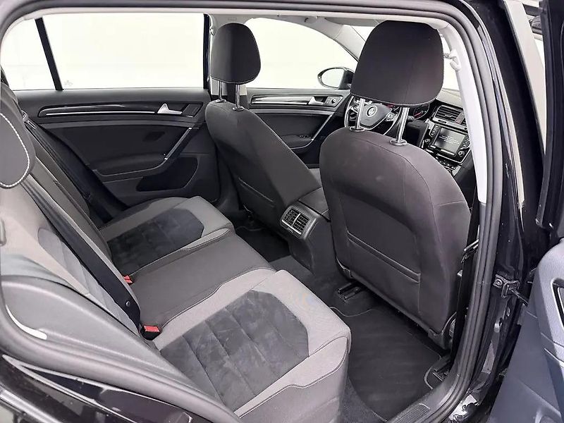 Volkswagen Golf 1.4TSI DSG Highline ACC 1.Maj  - fotka 9 z 11