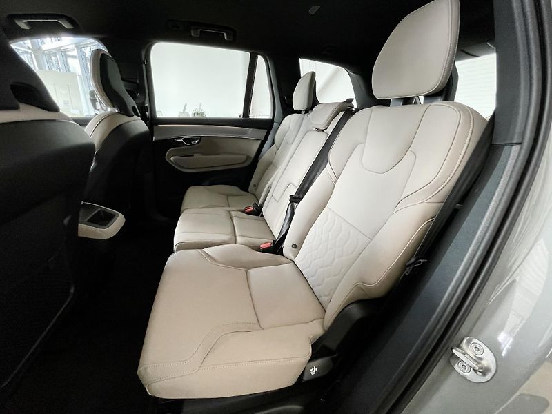 Volvo XC90 (2026) B5 AWD CORE + 4 ROKY ZÁRUKA - fotka 12 z 12