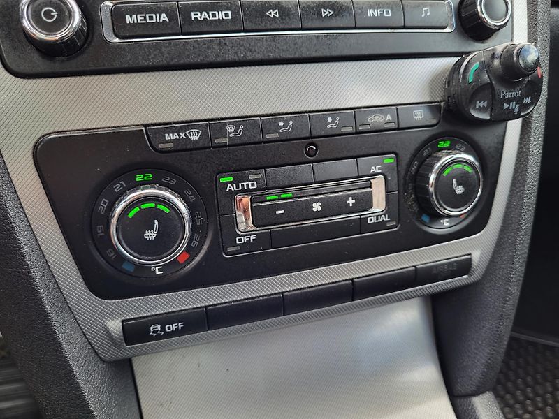 Škoda Octavia II FL 1.6 TDi 77kW ELEGANCE - fotka 14 z 47