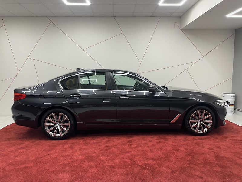 BMW Řada 5 (2018) 530d xDrive*HUD*PANO*KEYLESS - fotka 5 z 20