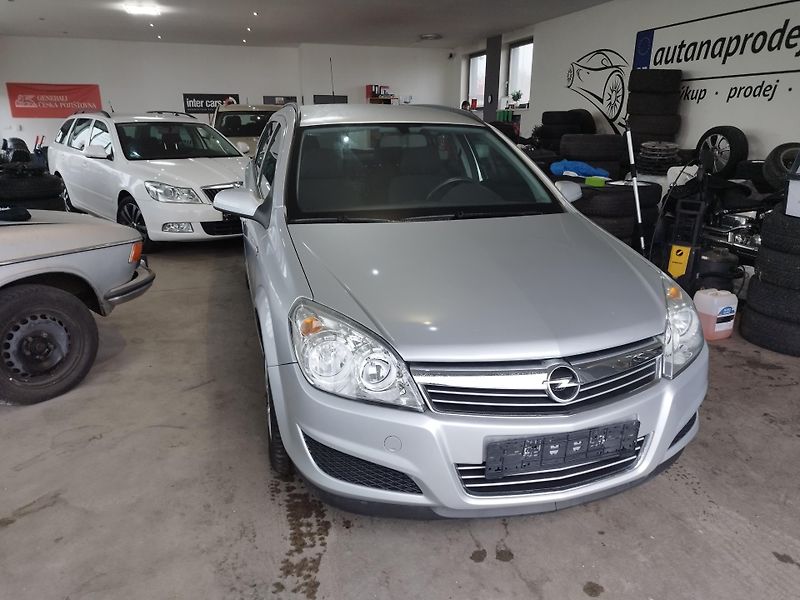 Opel Astra (2008) 1.6i,85kW,KLIM. - fotka 1 z 25