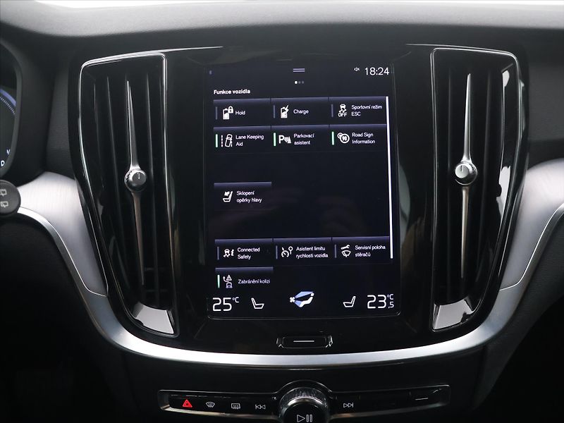 Volvo V60 2,0 T6 186kW 4x4 MomentumPro - fotka 17 z 28