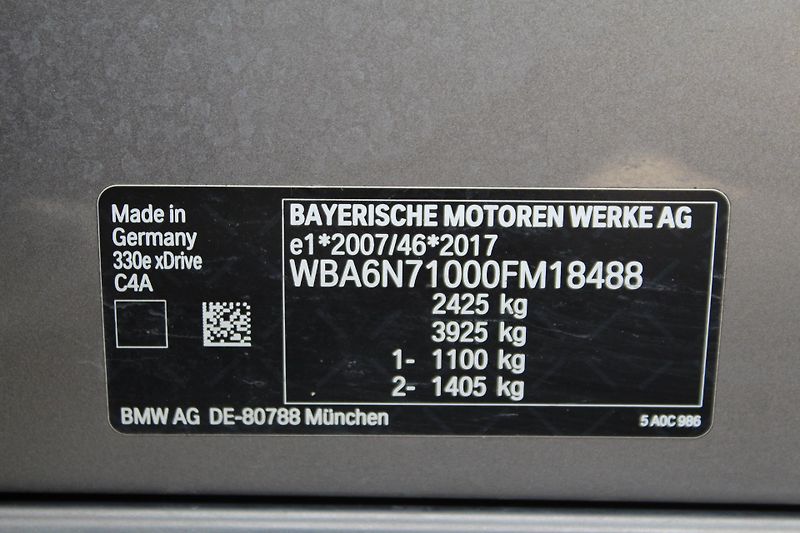 BMW Řada 3 330e xDrive Touring - fotka 23 z 23