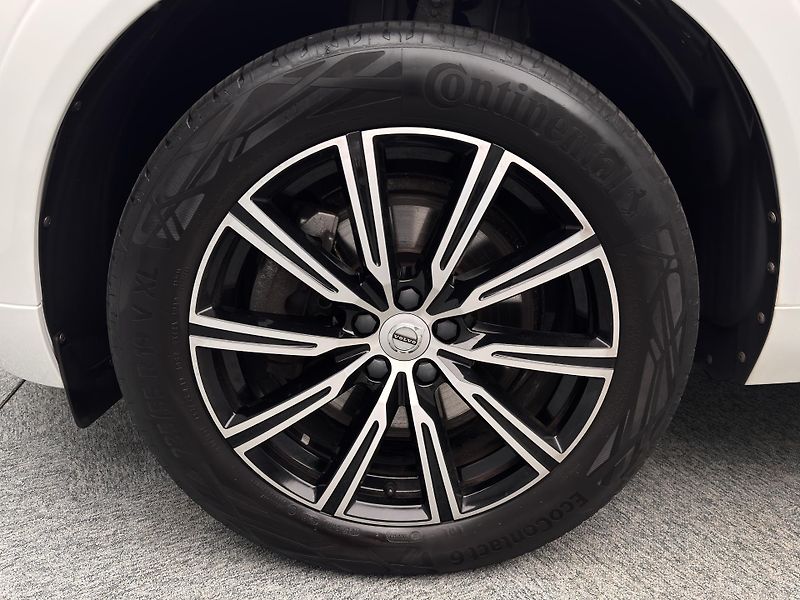Volvo XC60 B4 AWD INSCRIPTION  - fotka 49 z 49