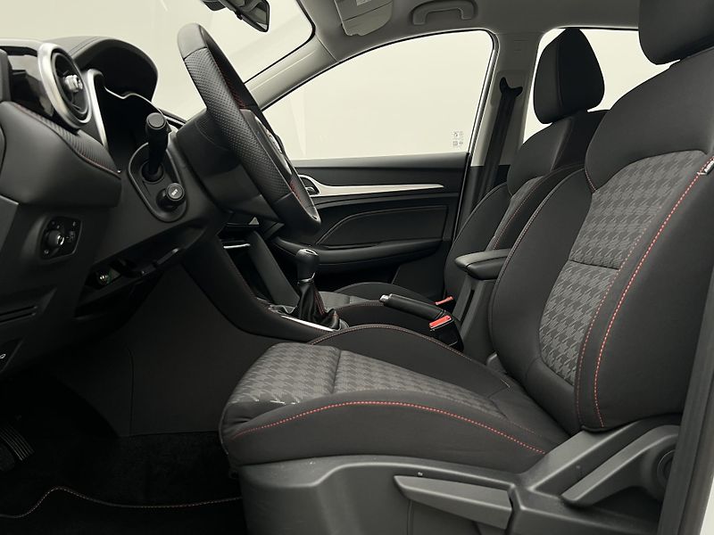 MG ZS 1.5 ESSENTIAL PLUS CZ 1.maj. - fotka 3 z 40