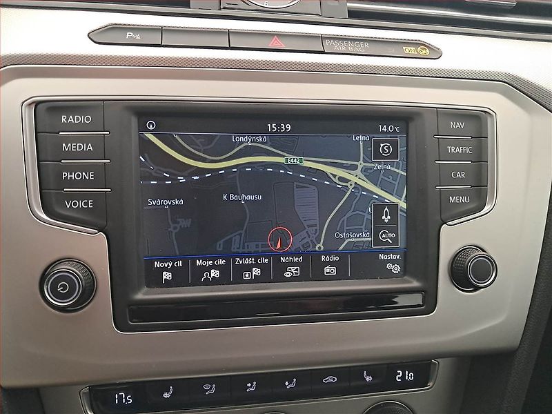 Volkswagen Passat (2017) 2.0 TDI, Serv.kniha, Navi - fotka 13 z 16