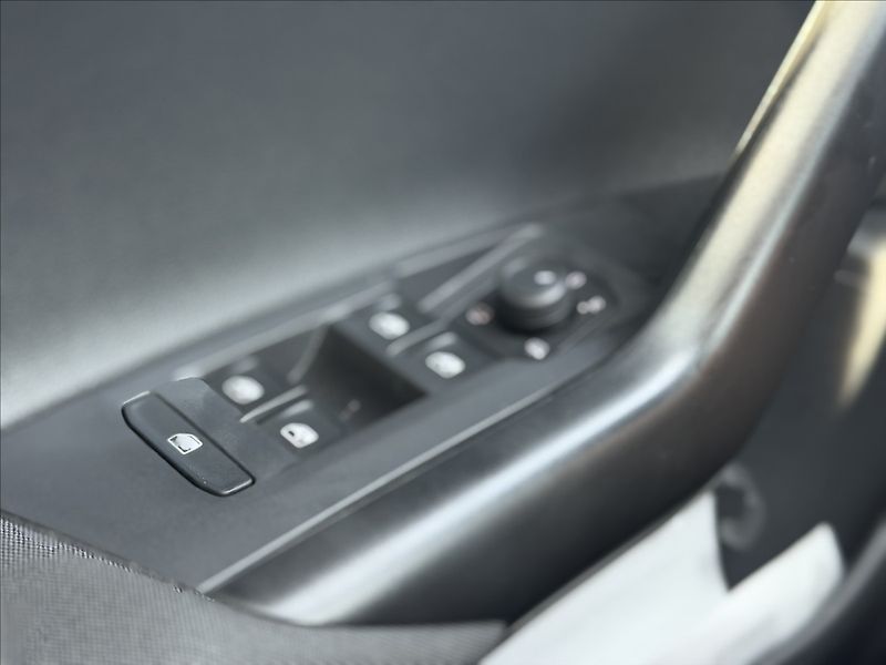 Volkswagen Polo 70kW FACE VIRTUAL 15tKm - fotka 17 z 31