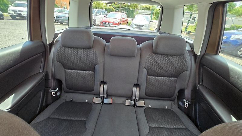Škoda Yeti 2.0TDI ELEGANCE  4x4  - fotka 28 z 46