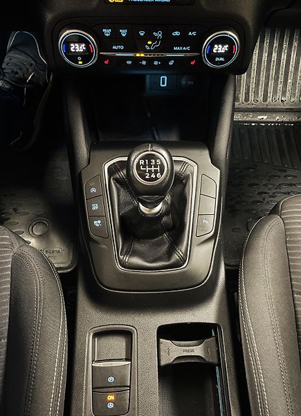 Ford Focus Titanium 1,5Ecoblue REZERVACE - fotka 19 z 29