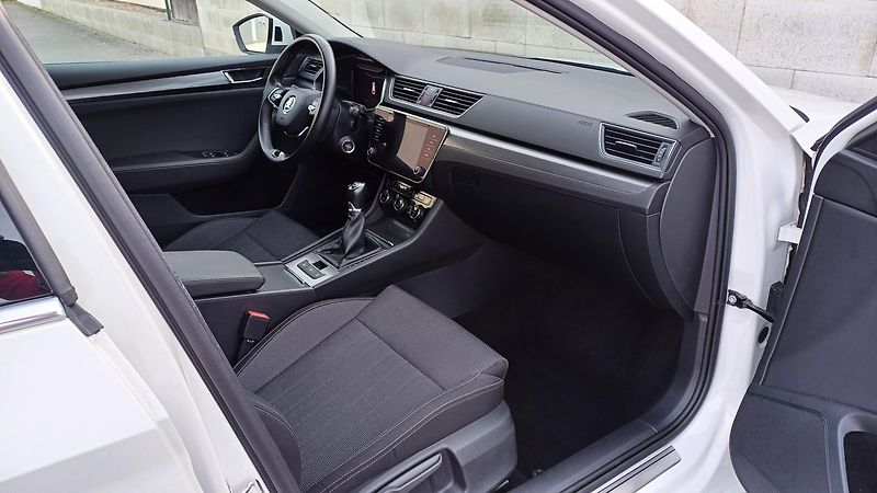 Škoda Superb Superb combi-1.maj-ČR-NEHAV-TZ - fotka 11 z 50