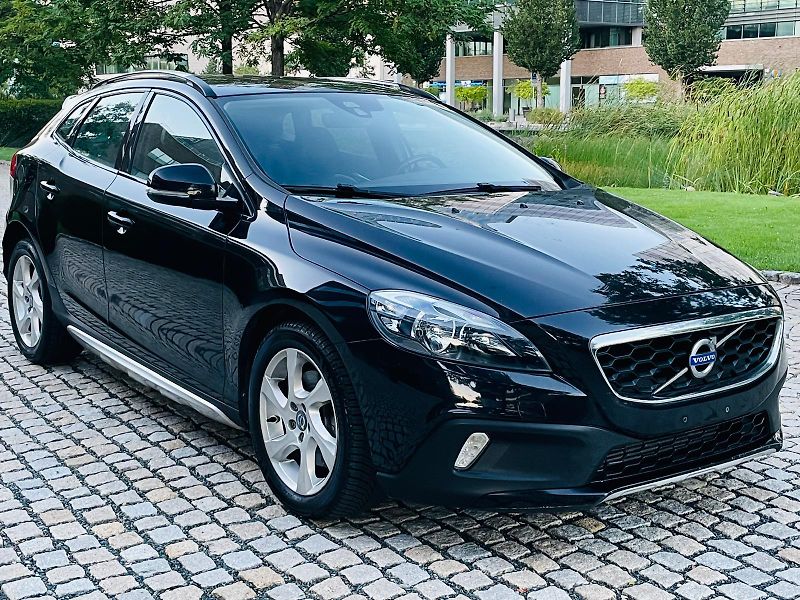 Volvo V40 2.0D3 MANUÁL CROSS SERVISKA  - fotka 8 z 43