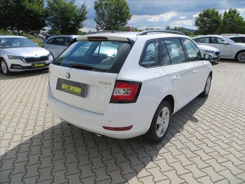 Škoda Fabia 1,0 TSI Ambition Tažné ČR - fotka 9 z 20