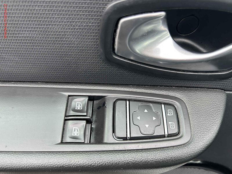 Renault Clio (2016) 1.2i, 1.maj,ČR, servis.kniha - fotka 11 z 17