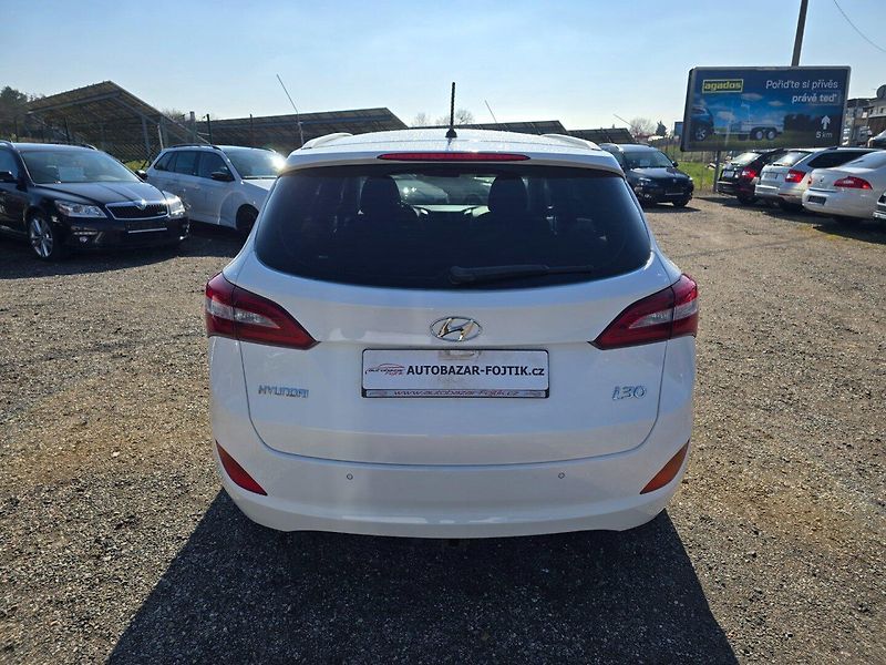 Hyundai i30 (2016) 1.6 CRDi ,nové CZ ,serviska - fotka 6 z 24