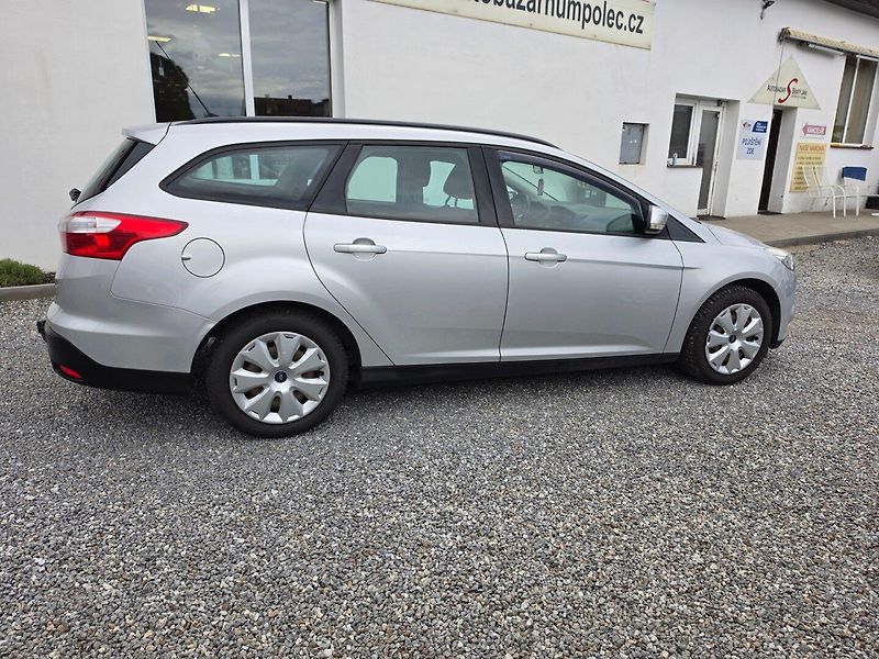 Ford Focus (2012) 1.6 16V Serviska,Tažné - fotka 2 z 20