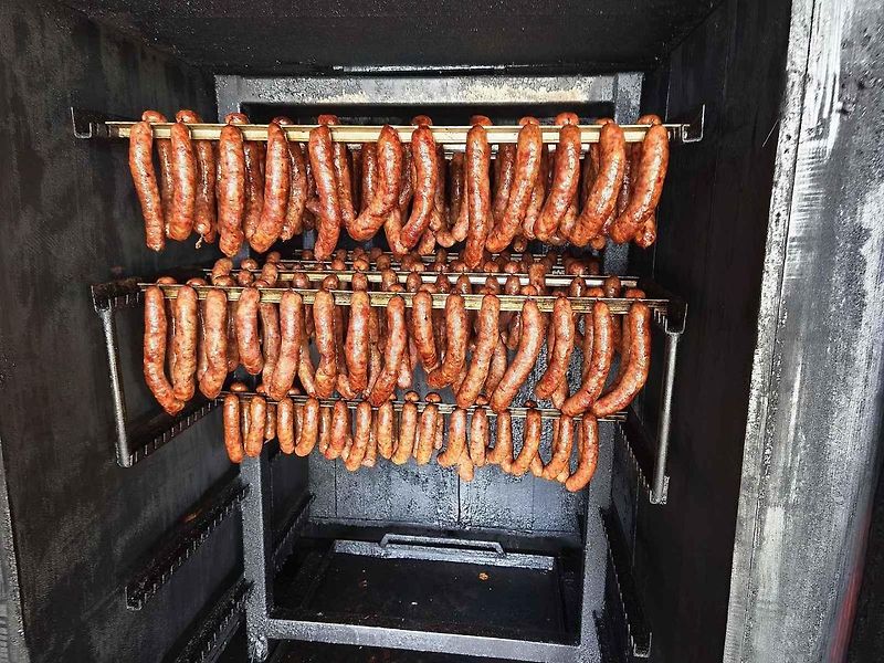 Ochutnali jsme pečenou krkovičku s opečeným bramborem za 125 korun.