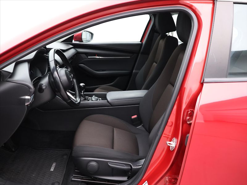 Mazda 3 2,0 Sky-Active 90kW CZ 1.Maj - fotka 10 z 24