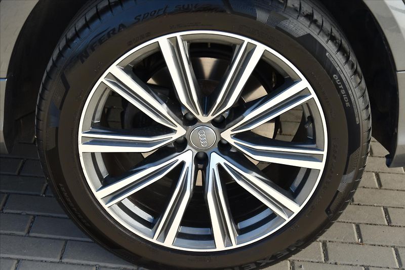 Audi Q8 50 TDI QUATTRO S-LINE ČR - fotka 9 z 35