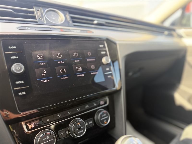Volkswagen Passat 2,0 110kW R-LINE 93tKm ČR DPH - fotka 19 z 41
