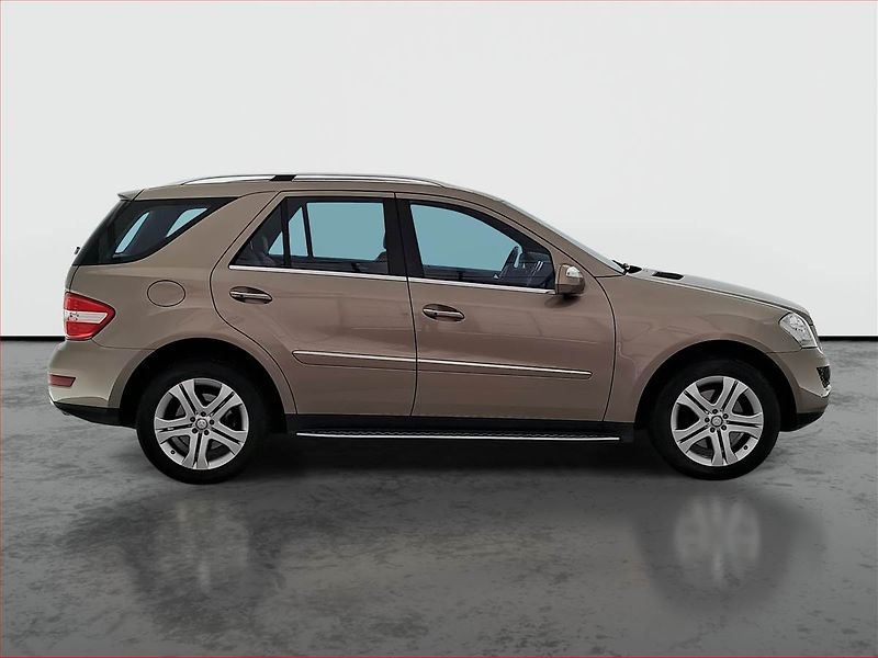Mercedes-Benz Třídy M (2008) ML 420 CDI - fotka 6 z 17