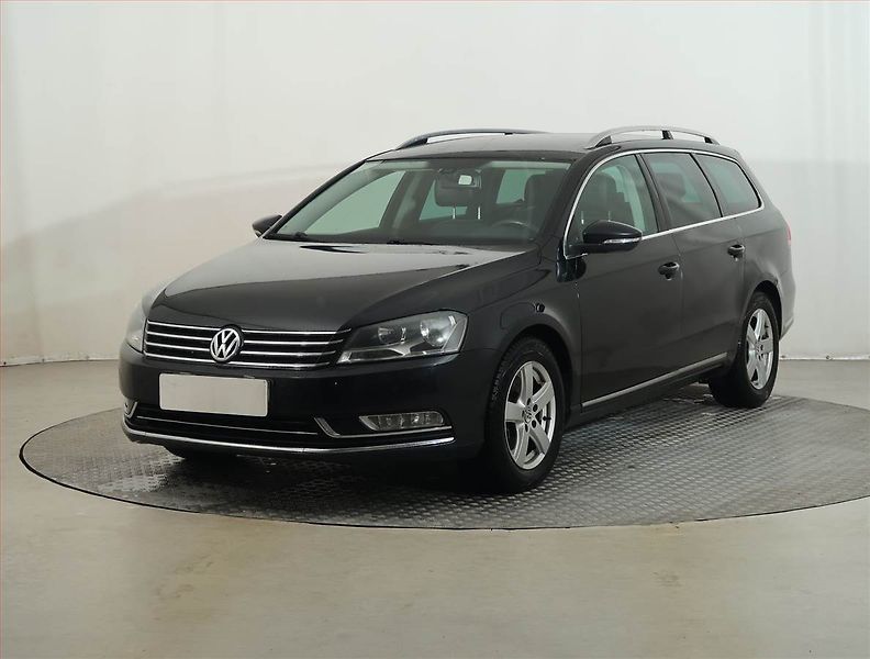Volkswagen Passat (2011) 2.0 TDI, Tempomat - fotka 2 z 12