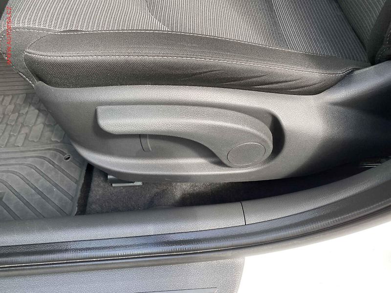 Hyundai i30 (2023) 1.0 T-GDi, 2.maj,ČR, AC - fotka 14 z 17