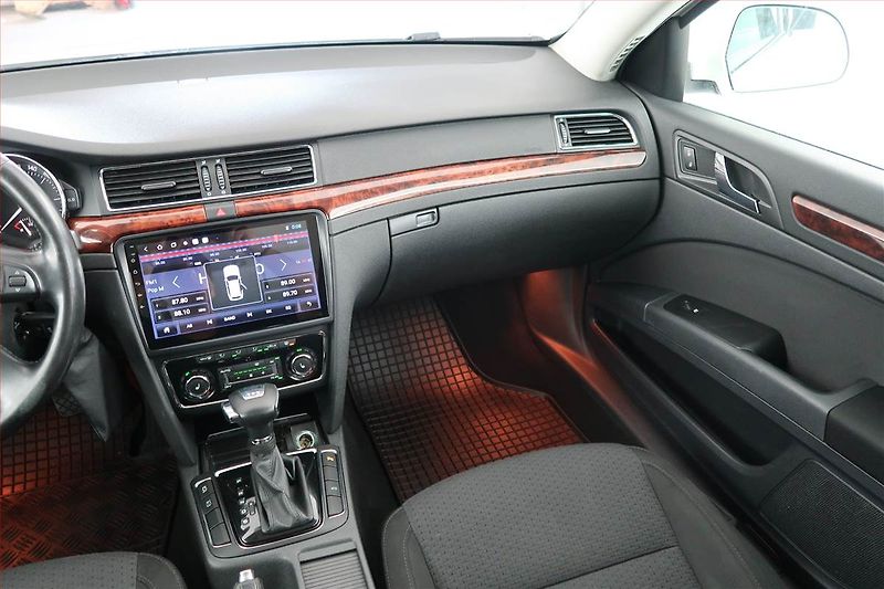 Škoda Superb (2012) 2.0 TDI, Automat, Tempomat - fotka 8 z 23