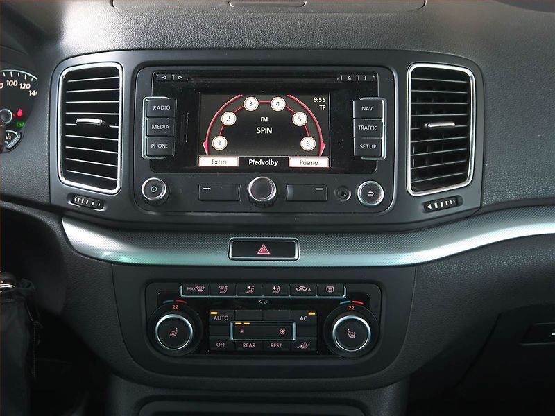 Volkswagen Sharan (2012) 2.0 TDI, Automat, 7 míst - fotka 12 z 19