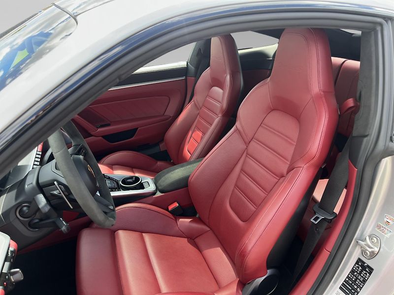 Porsche 911 Turbo S - fotka 15 z 28