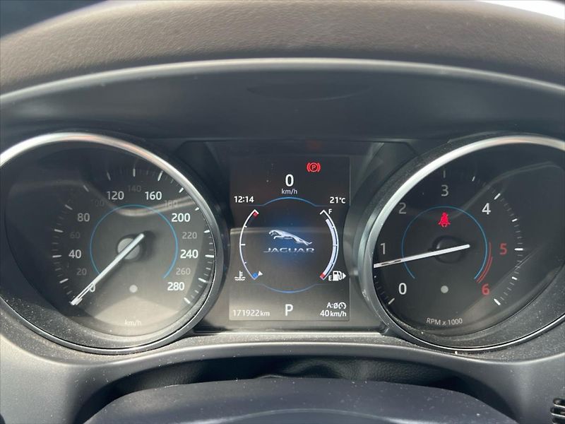 Jaguar F-Pace 2,0 D 132kW AWD PRESTIGE - fotka 16 z 27