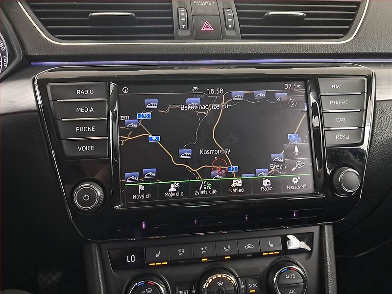 Škoda Superb (2017) 1.4 TSI, Navi, Bi-Xenony - fotka 13 z 24