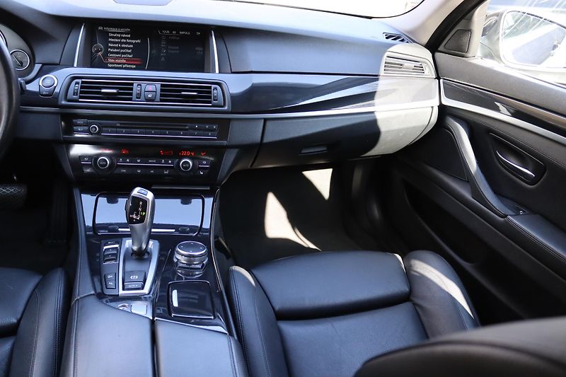 BMW Řada 5 530D XDRIVE F10 190kW - fotka 38 z 50