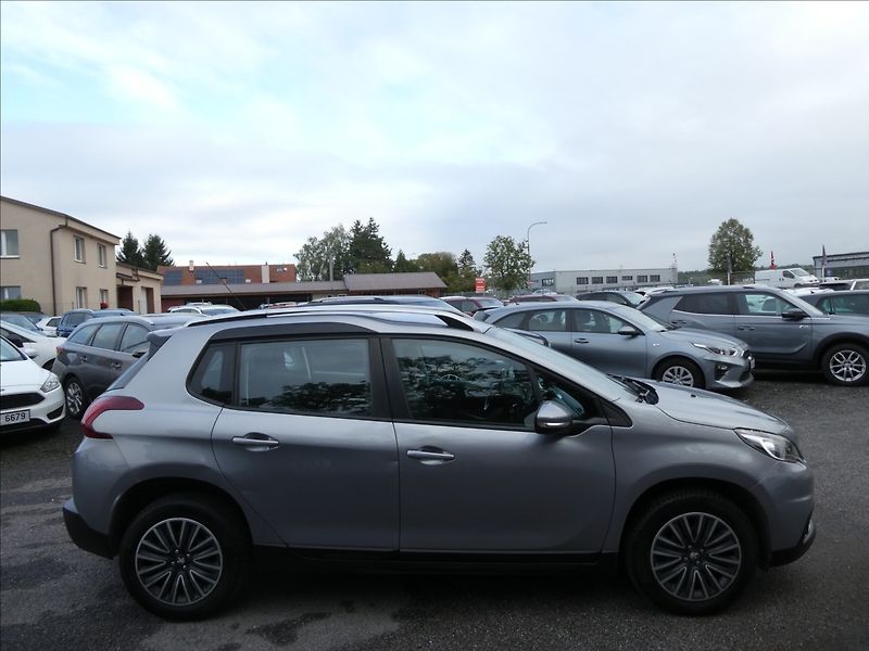 Peugeot 2008 1,2 PureTech 81kW AUTOMAT, ČR - fotka 12 z 38
