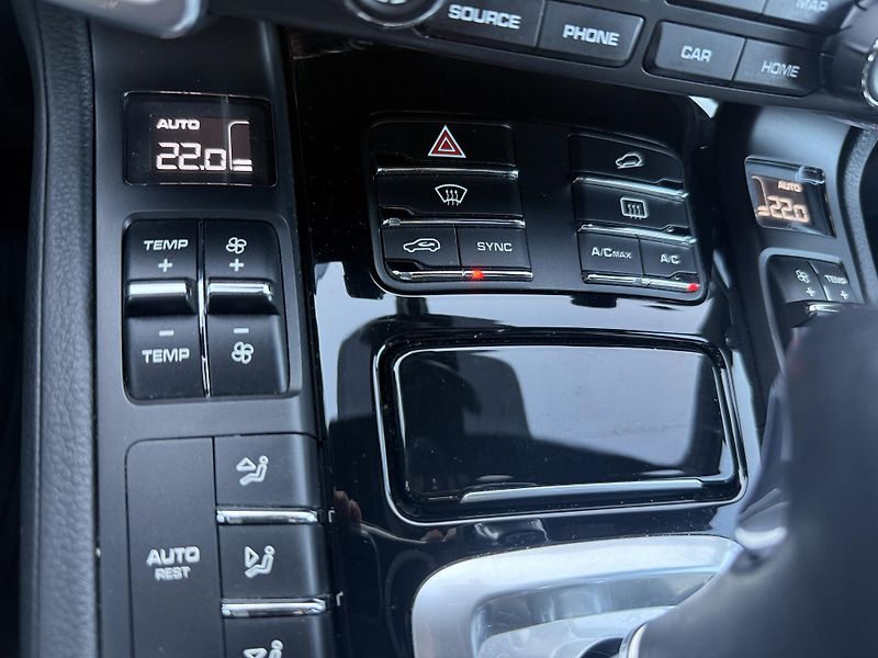 Porsche Cayenne 3.0 D Platinum Edition - fotka 16 z 42
