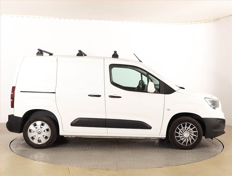 Opel Combo (2021) 1.5 CDTI, SR, 1Maj, DPH - fotka 6 z 13