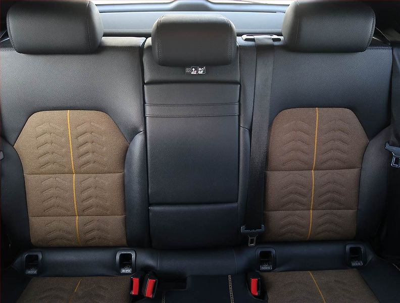 Mercedes-Benz GLA (2017) 220 d 4MATIC, 4X4 - fotka 10 z 25