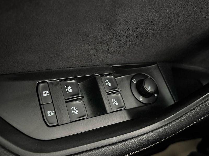 Škoda Superb Sportline DSG - fotka 21 z 29