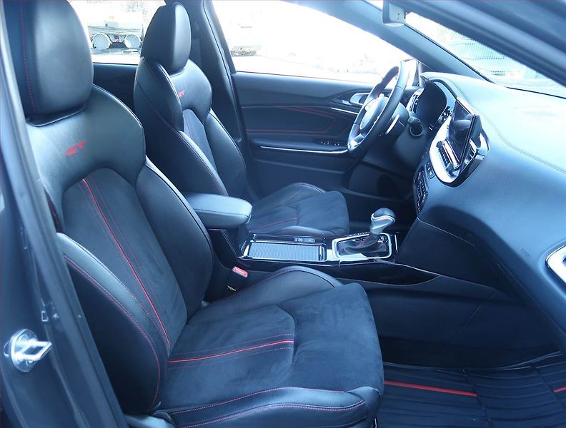 Kia Ceed (2024) 1.6 T-GDI GT - fotka 9 z 27
