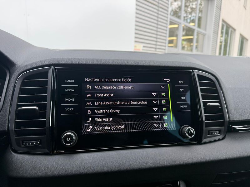 Škoda Karoq Sportline 1,5 TSI 110 kW DSG - fotka 16 z 25