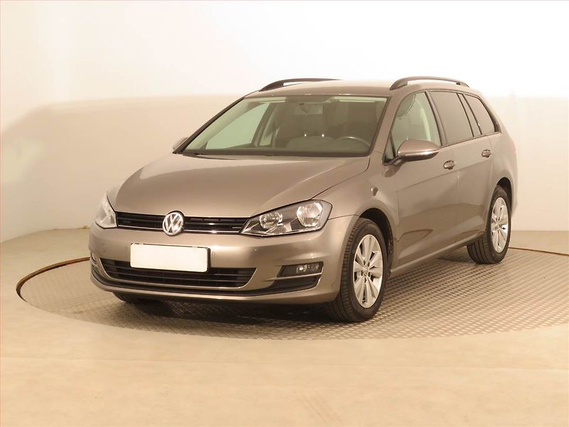 Volkswagen Golf (2016) 1.6 TDI, Automat, Serv.kniha - fotka 2 z 17