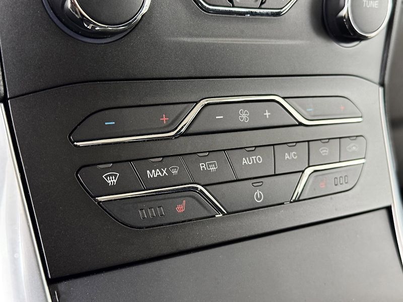 Ford S-MAX 2,0TDCi EB*140kW*AT8*REZERVACE - fotka 24 z 35